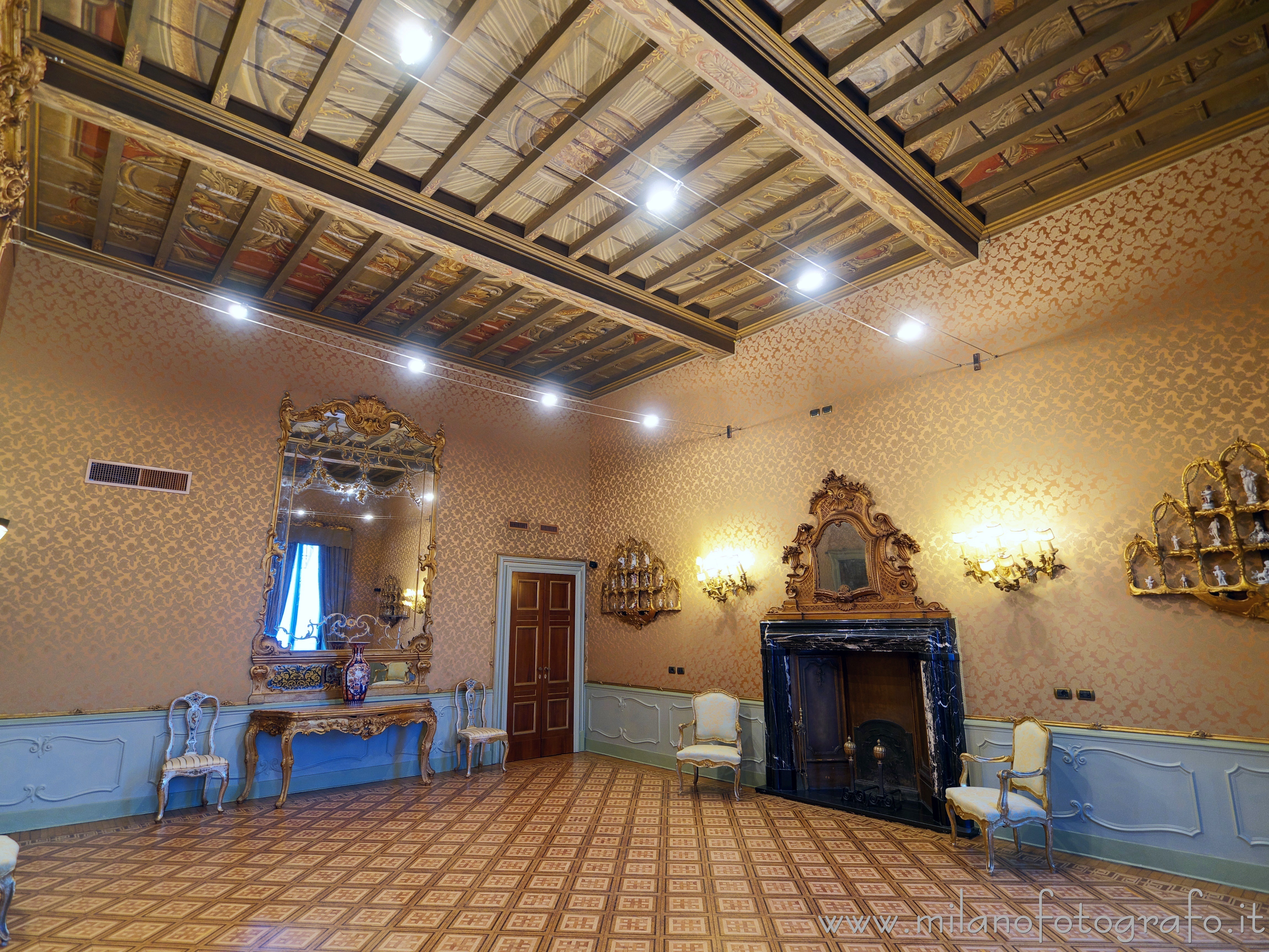 Milan (Italy) - Residenza Vignale - Golden hall